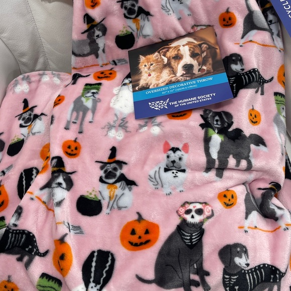 Halloween PINK Dog Blanket 🩷🎃 Dogs in Costumes w/ Pumpkins Velvet Plush Throw - Picture 2 of 6